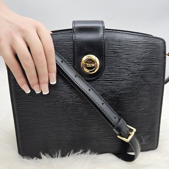 Louis Vuitton  Epi Capucines Shoulder Bag - Picture 1 of 17